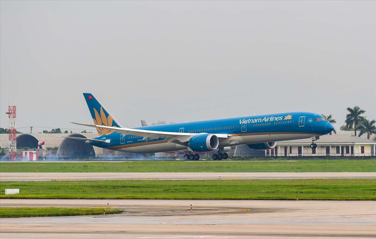 Vietnam Airlines cung cấp chuyến bay thẳng, dịch vụ an toàn và đúng giờ